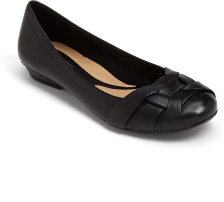 Naturalizer Maude Flat in Black (Black Leather)