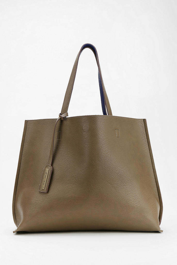 Urban Outfitters Reversible Vegan Leather Tote Bag in Brown (TAUPE/NAVY) | Lyst