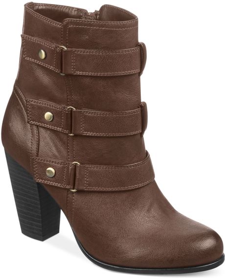 fergie flat boots