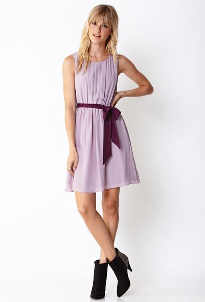 Love 21 Sweet Side Pleated Dress W Sash in Purple (LAVENDERPURPLE)