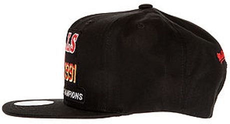 Mitchell & Ness The Chicago Bulls Champions Snapback Hat in Black for