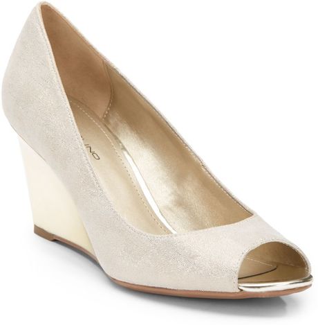 bandolino gold wedges