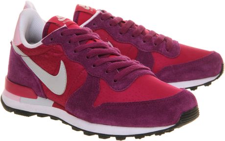 nike internationalist neon