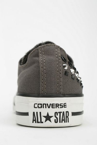 grey low cut converse