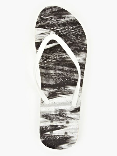 ... Owens Mens Fabric Print Flip Flops in White in White for Men | Lyst