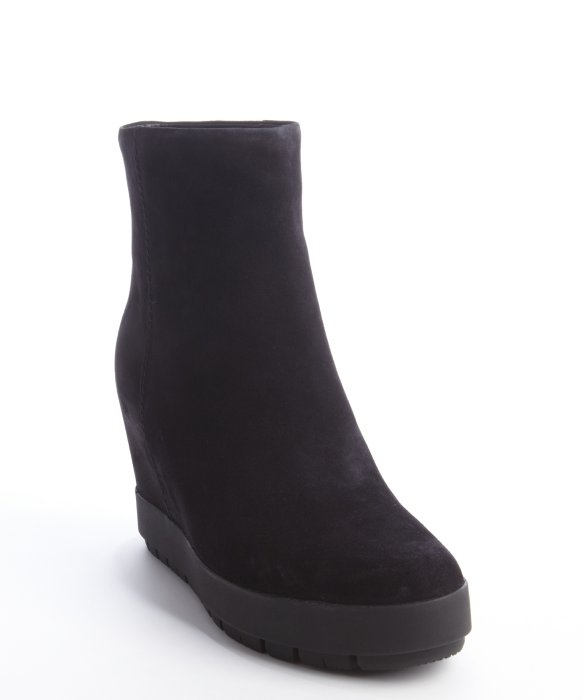 wedge lug boot