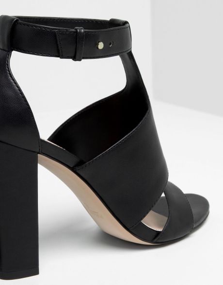 womens sandals with covered heel