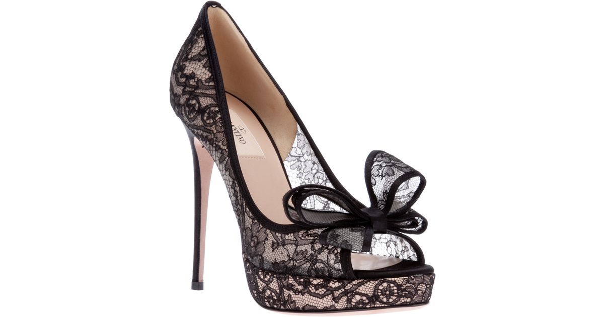 Lyst - Valentino Lace Peep Toe Pump in Black