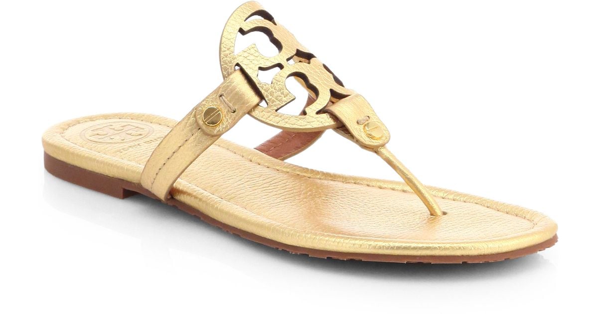 Tory burch Miller Metallic Leather Logo Thong Sandals in Gold | Lyst