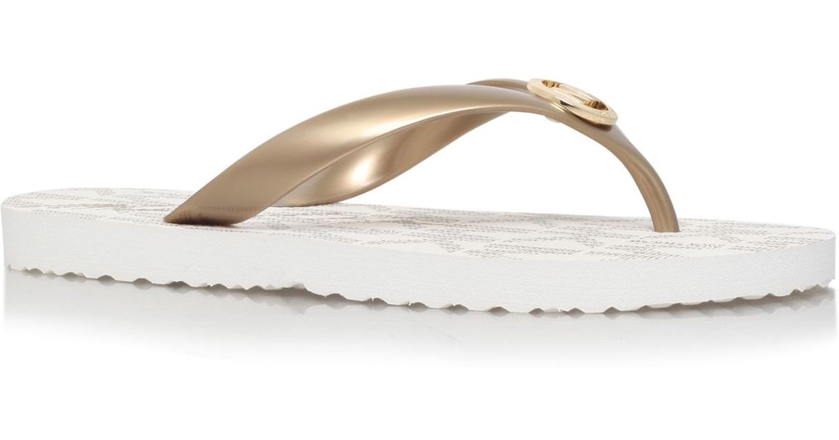 Michael kors Mk Flat Toe Post Flip Flop Sandals in Gold (Gold Metallic) | Lyst