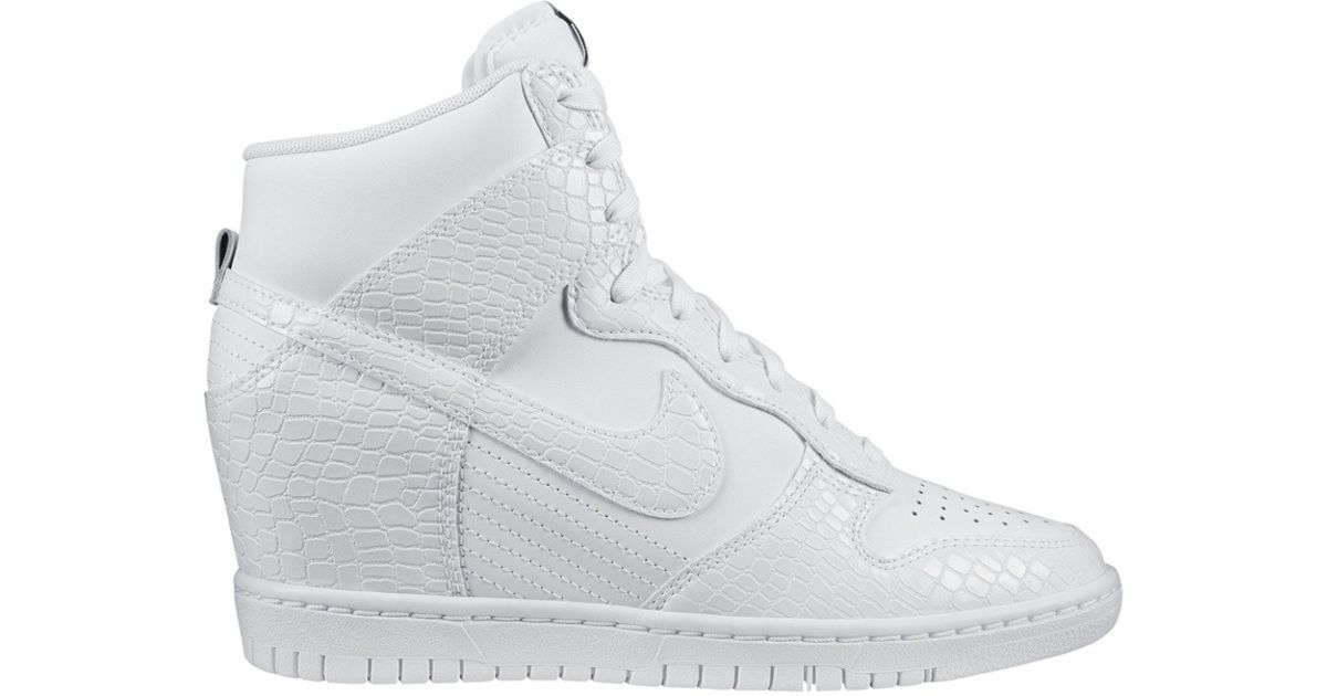 dunk sky hi white