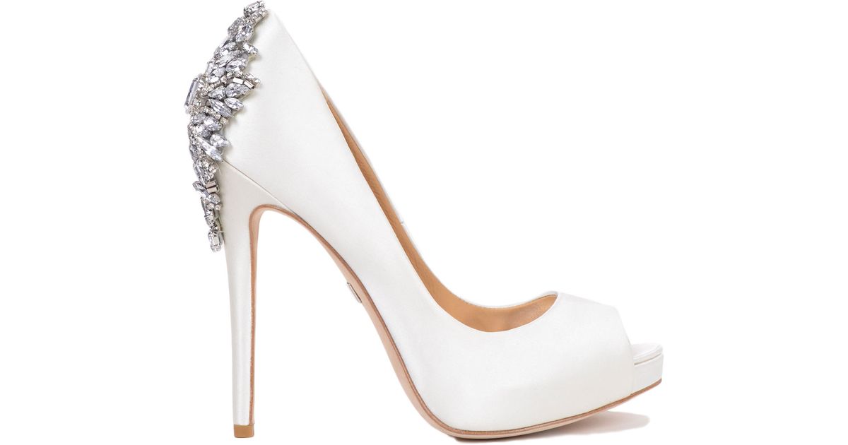badgley mischka white pumps
