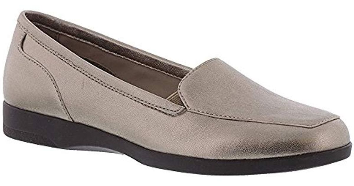 easy spirit devitt flats