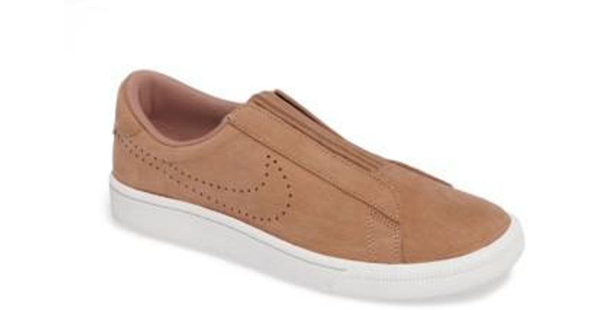 nike slip on tennis shoes