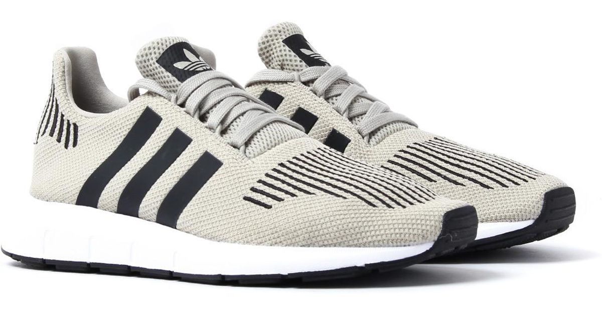 lyst adidas originali swift run cachi & black la maglia dei formatori lyst adidas originali swift run cachi & black la maglia dei formatori