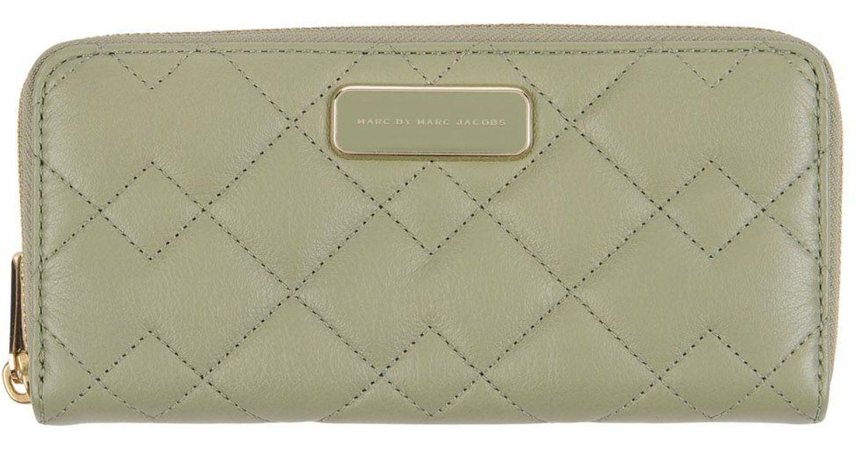 marc jacobs wallet green