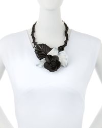 Oscar de la Renta | Black Resin Flower Statement Necklace | Lyst
