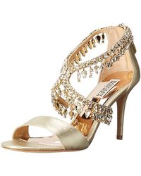 badgley mischka stella pump