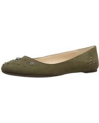 nine west t strap flats