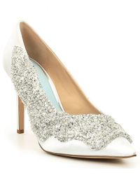 badgley mischka stella pump