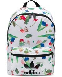 mochila adidas estampada