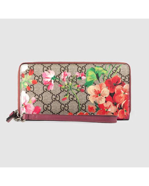Gucci Gg Blooms Wrist Wallet in Floral (GG supreme canvas blooms) | Lyst