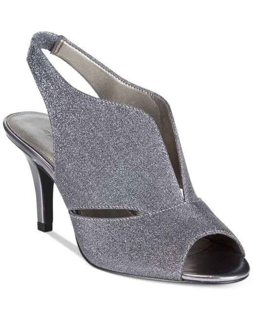 navy bandolino sandals