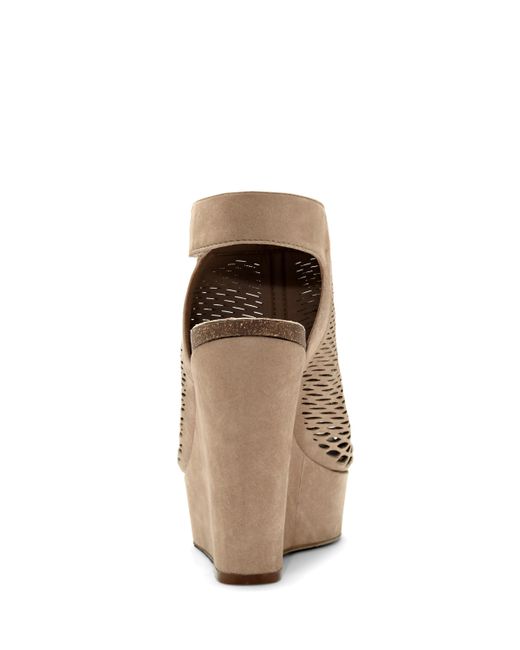 vince camuto tan wedges