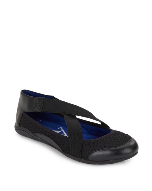 adrienne vittadini black flats