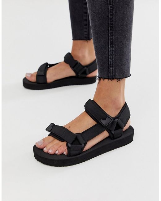 pull and bear sandals