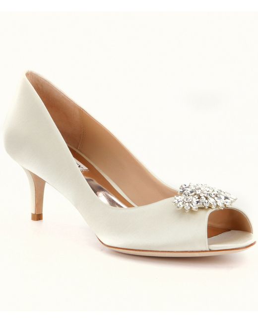 badgley mischka closed toe