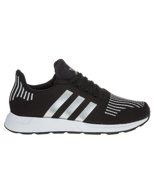 adidas swift run formatori in nero per gli uomini lyst adidas swift run formatori in nero per gli uomini lyst