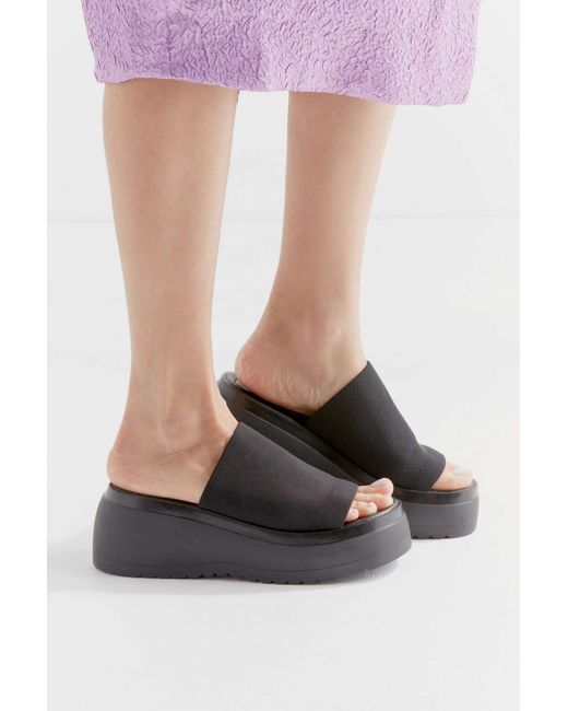 steve madden slinky platform sandals black