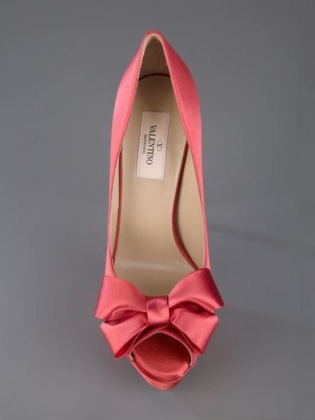 Valentino Bow Detail Shoe in Red | Lyst