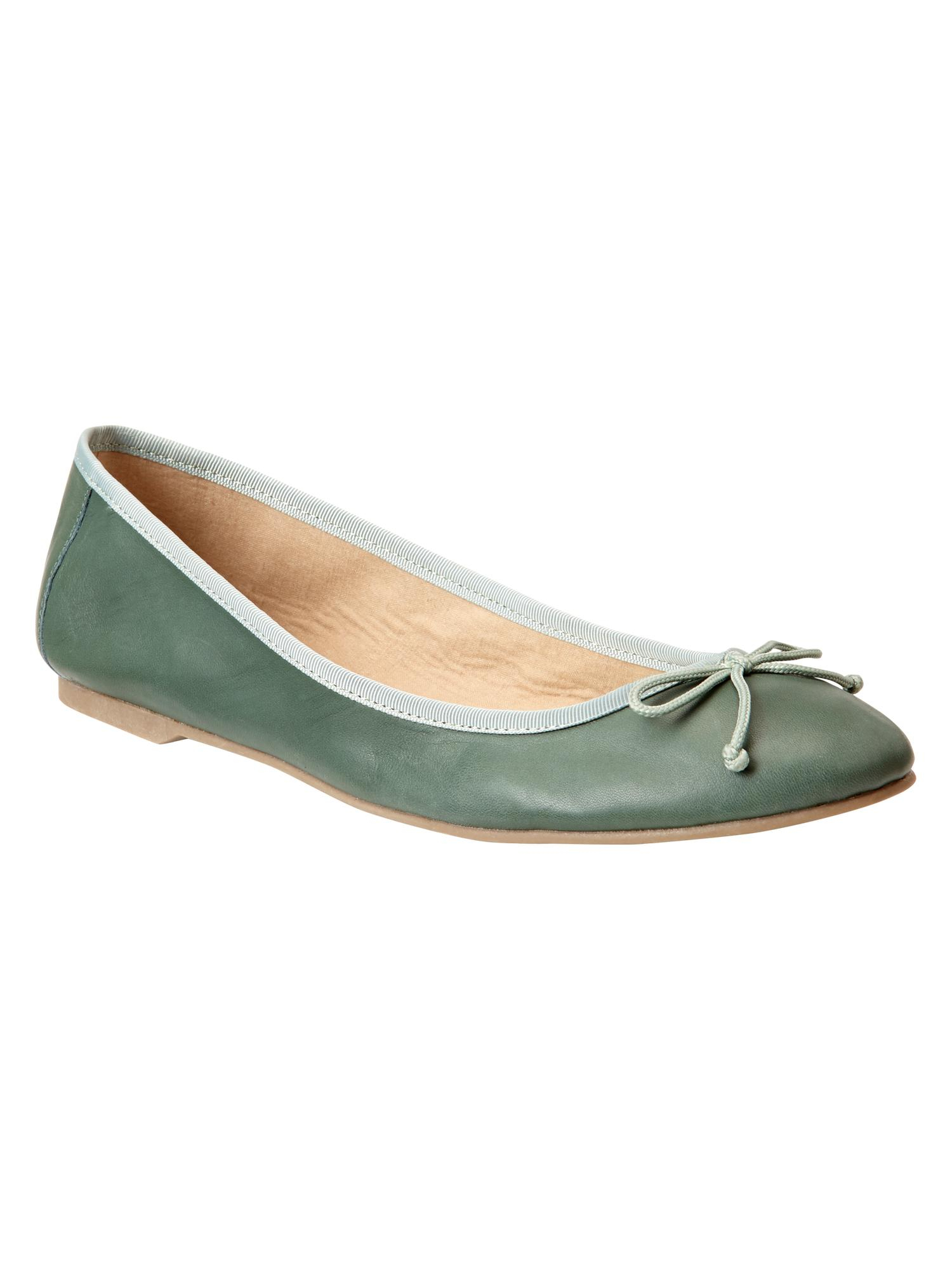 Gap Classic Leather Ballet Flats in Green (district green)