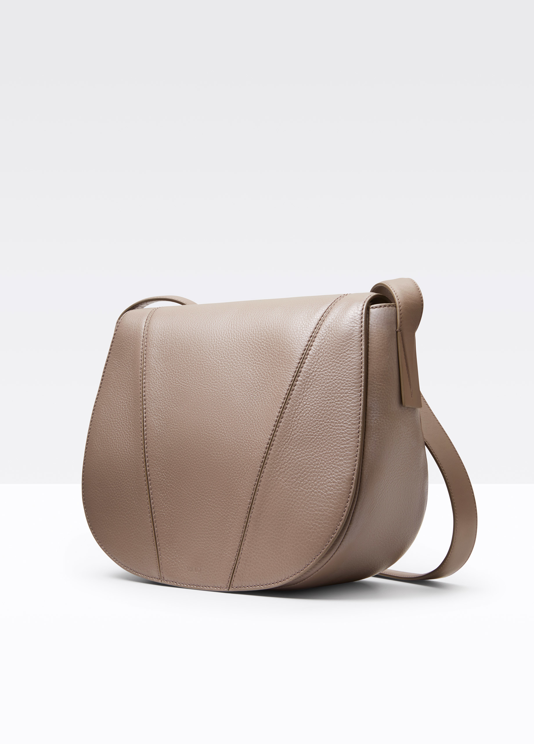 Lyst Vince Modern V Medium Shoulder Bag In Brown Gallery