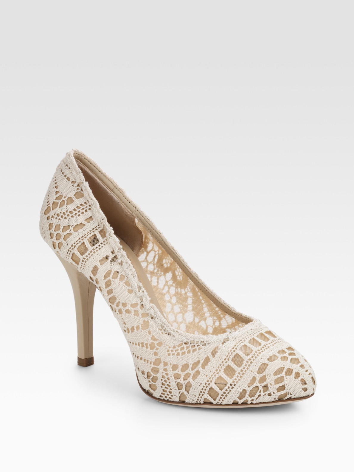 dolce and gabbana lace pumps