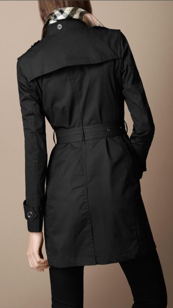 Burberry Brit Showerproof Cotton Trench Coat in Black | Lyst