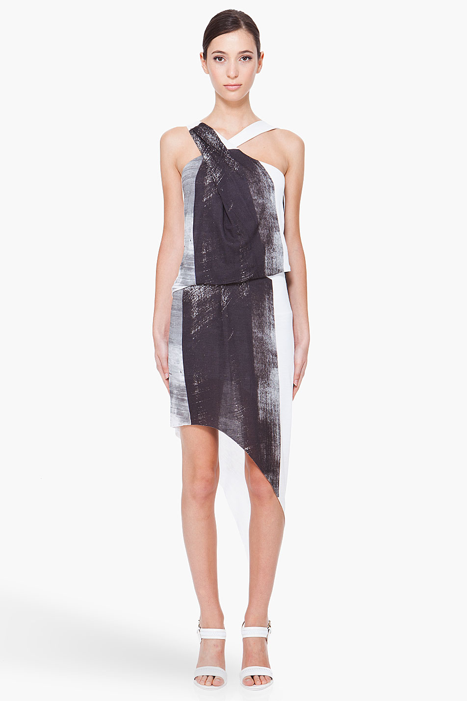 how to dress a trapezoid body shape