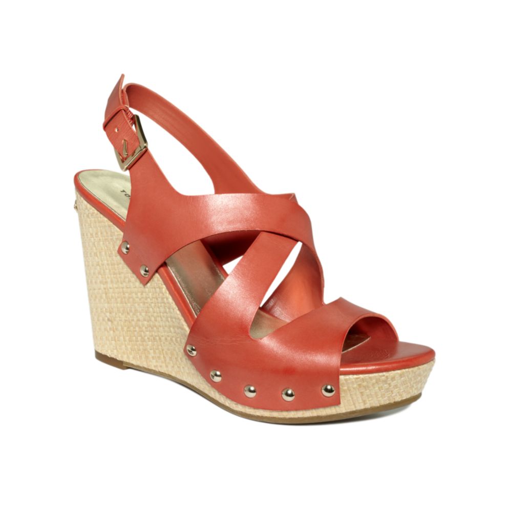 Tommy Hilfiger Morgan Wedge Sandals in Red (coral) | Lyst