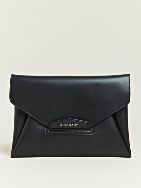 Givenchy Womens Calfskin Antigona Envelope Bag in Black | Lyst