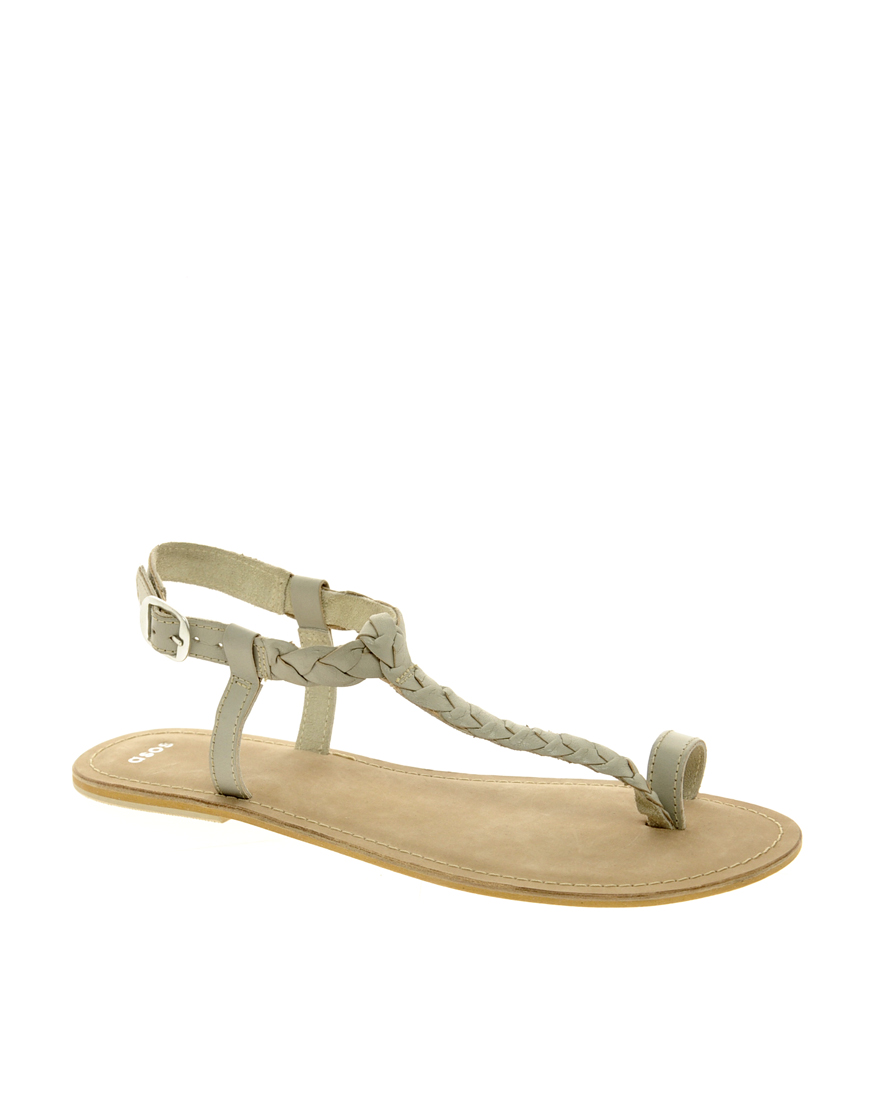 toe loop leather sandals