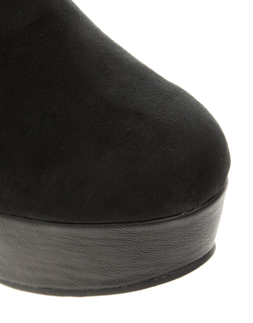black flatform boots