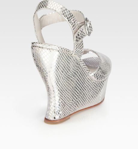 Alice + Olivia Jana Metallic Leather Wedge Sandals in Silver | Lyst