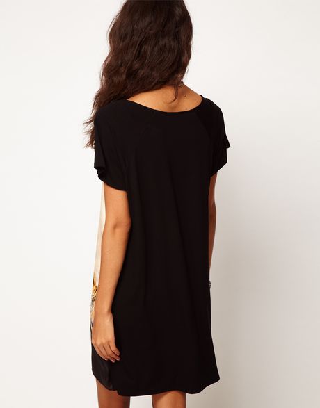 Платье чёрно-белое с печатным рисунком леопард - 700руб.