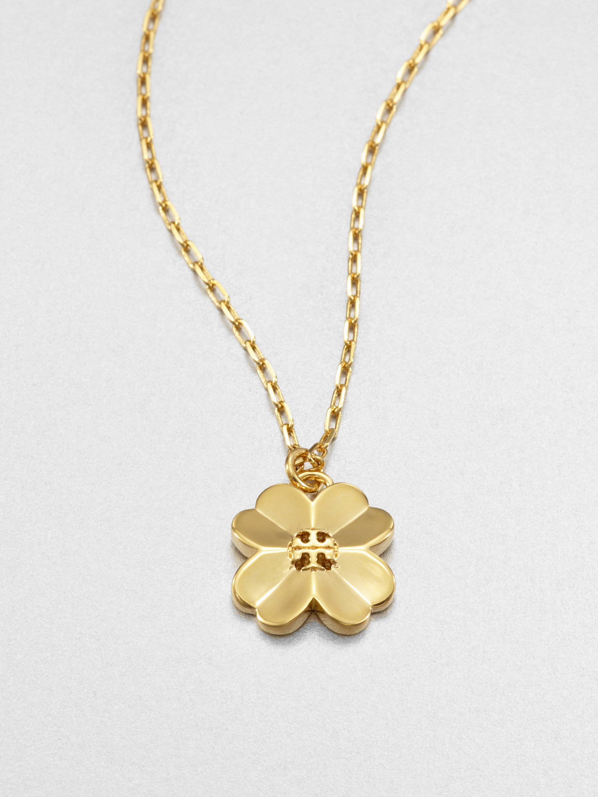 Tory burch Shawn Short Clover Necklace in Metallic | Lyst