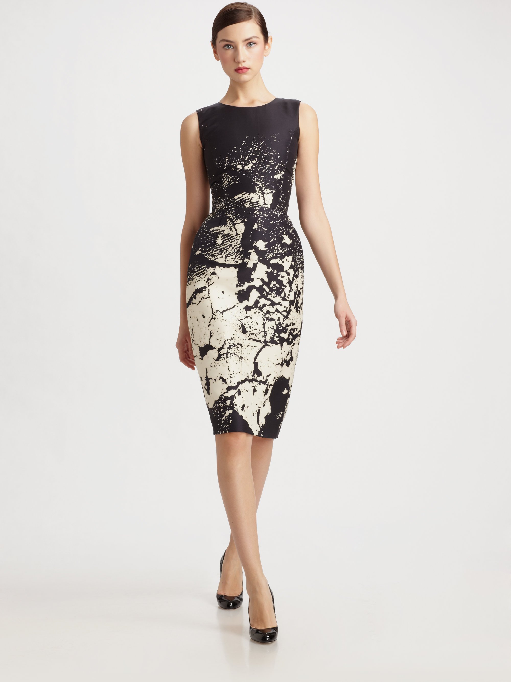 Oscar de la renta Printed Silk Sheath Dress in Black | Lyst