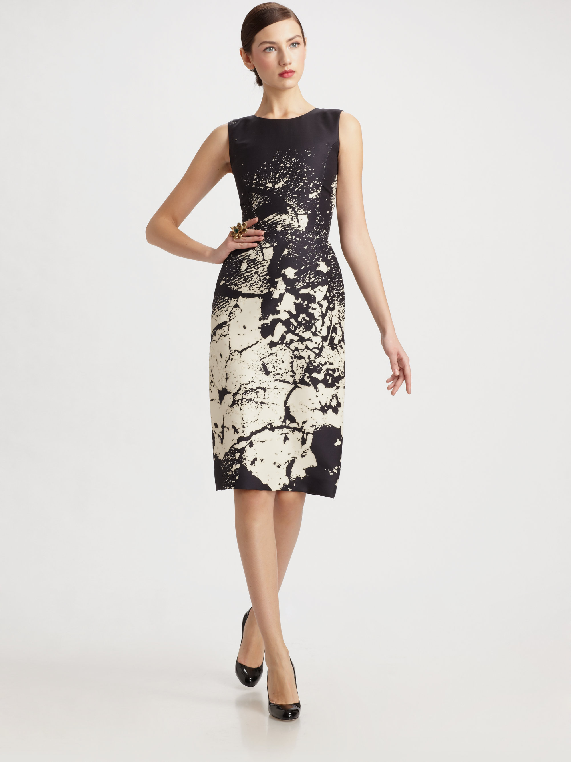 Lyst Oscar De La A Printed Silk Sheath Dress In Black Gallery