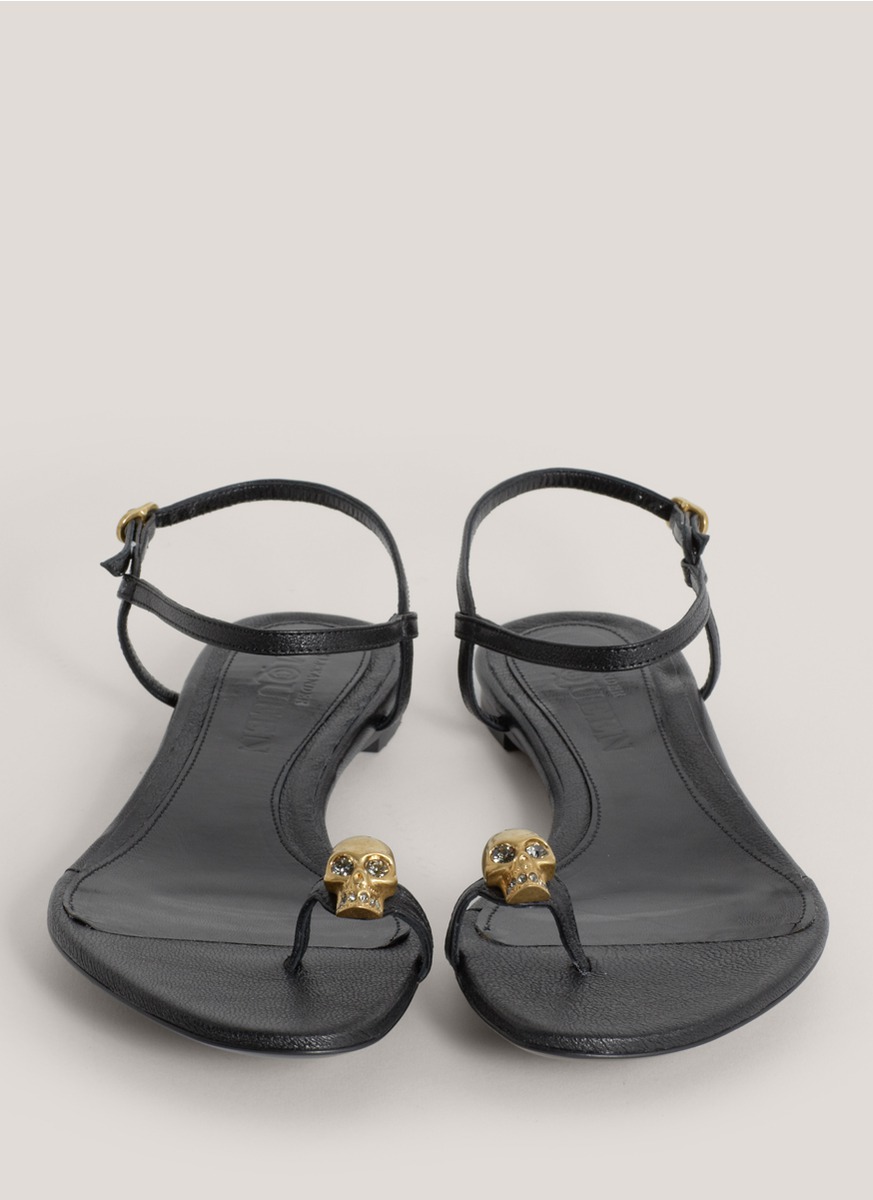 Lyst - Alexander Mcqueen Skull Toe-ring Flat Sandals in Black