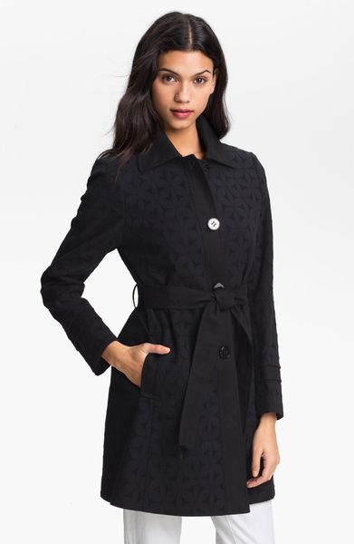 Elie Tahari Kelly Eyelet Lace Trench Coat in Black | Lyst